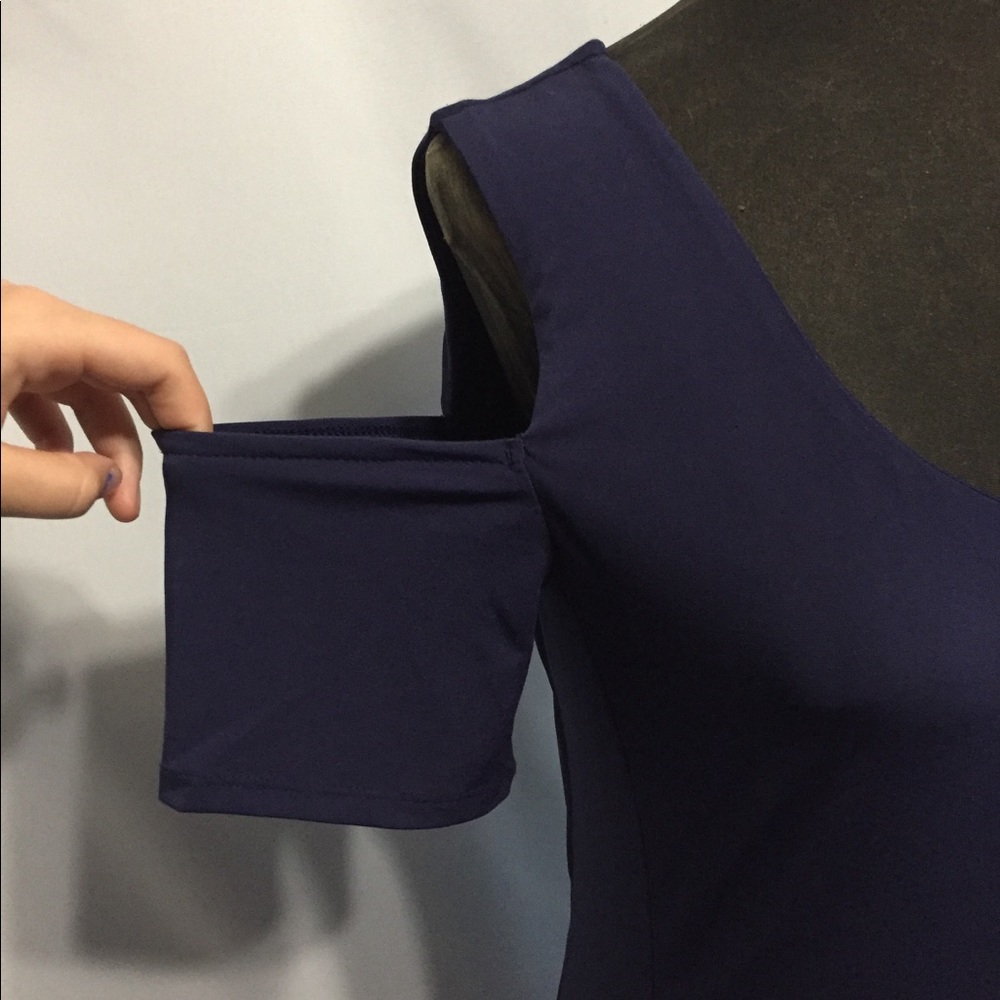 High-Low Cold Shoulder Dress - Picture 3 of 7